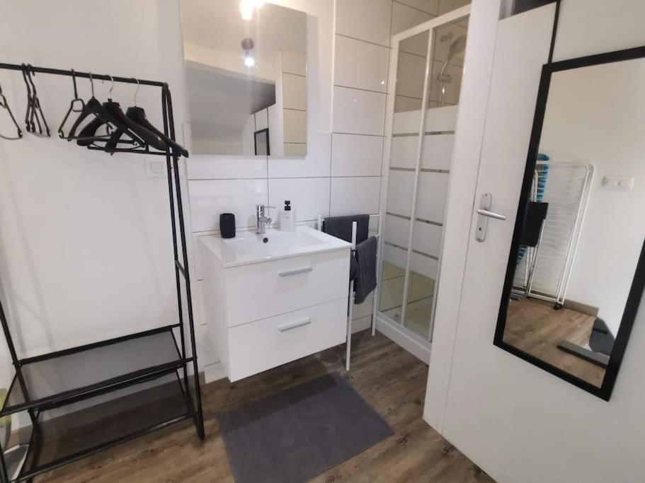 Esprit Cocooning -Proche Centre- Apartment ตูลง ภายนอก รูปภาพ